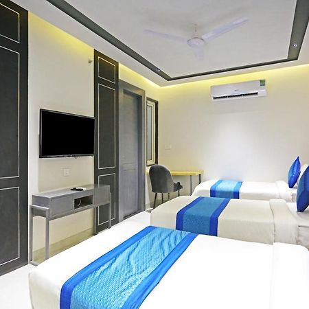 Hotel Apple Villa - Near Delhi Airport With Free Airport Transsfer New Delhi Buitenkant foto