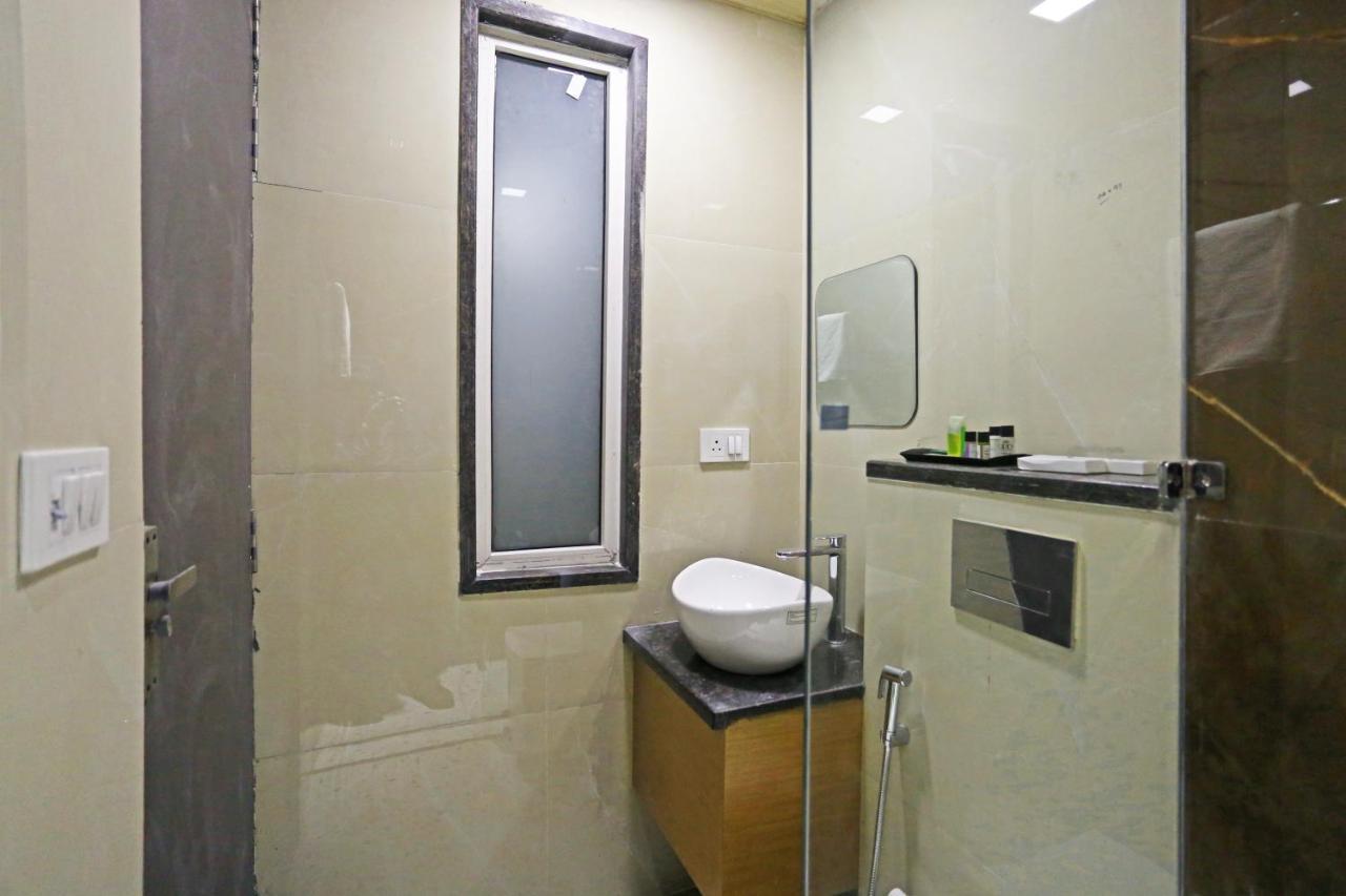 Hotel Apple Villa - Near Delhi Airport With Free Airport Transsfer New Delhi Buitenkant foto