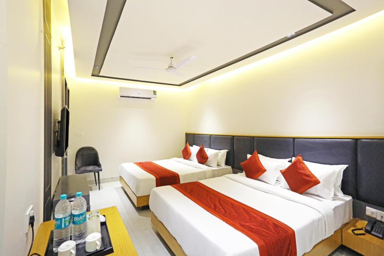 Hotel Apple Villa - Near Delhi Airport With Free Airport Transsfer New Delhi Buitenkant foto