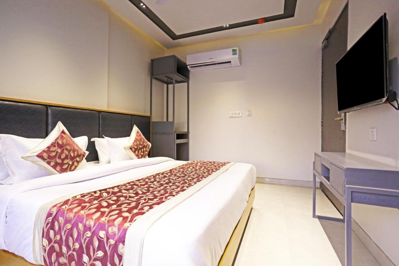 Hotel Apple Villa - Near Delhi Airport With Free Airport Transsfer New Delhi Buitenkant foto