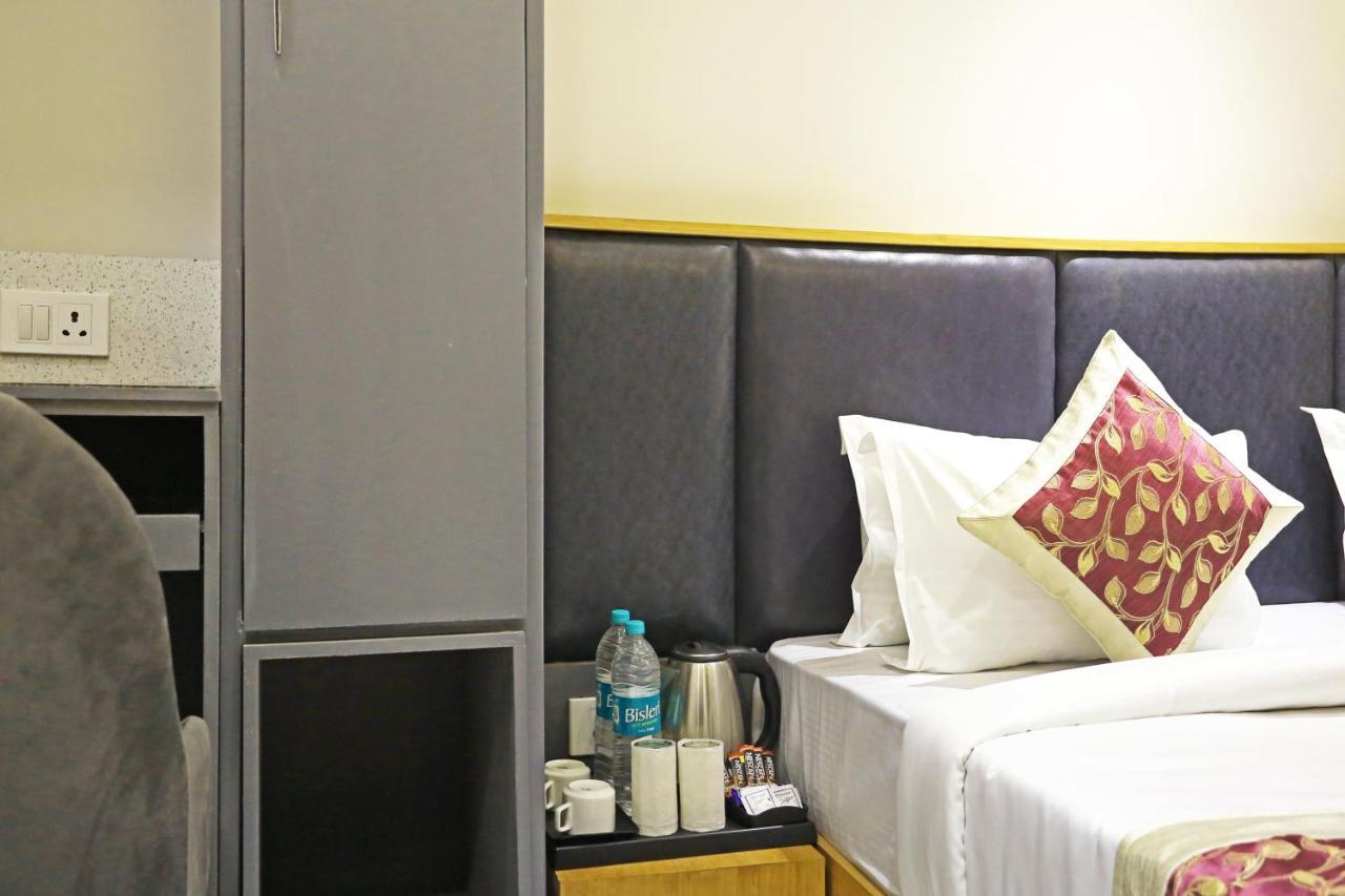 Hotel Apple Villa - Near Delhi Airport With Free Airport Transsfer New Delhi Buitenkant foto
