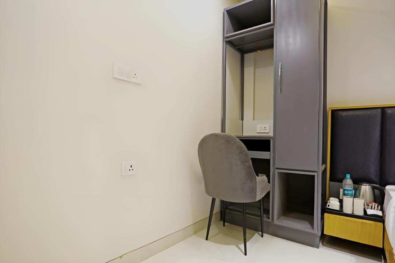 Hotel Apple Villa - Near Delhi Airport With Free Airport Transsfer New Delhi Buitenkant foto