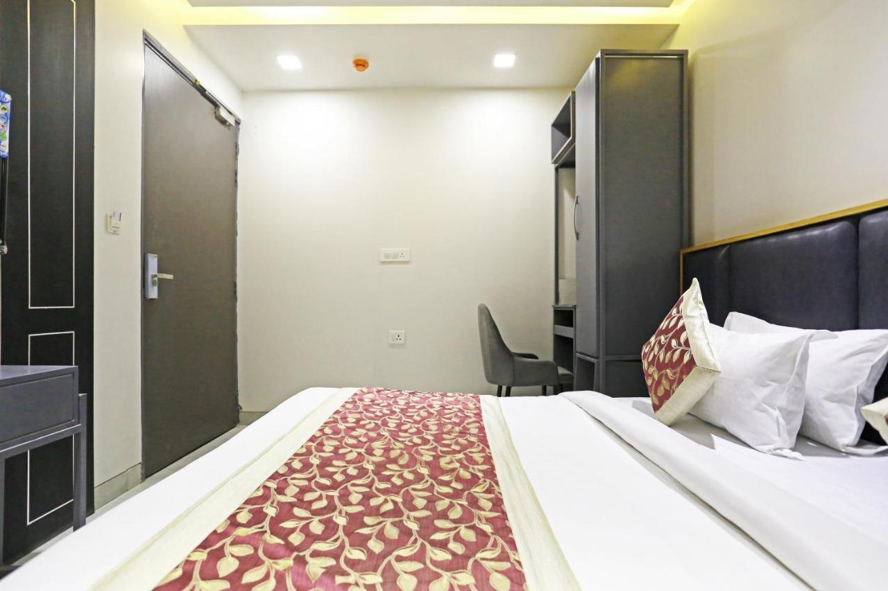 Hotel Apple Villa - Near Delhi Airport With Free Airport Transsfer New Delhi Buitenkant foto