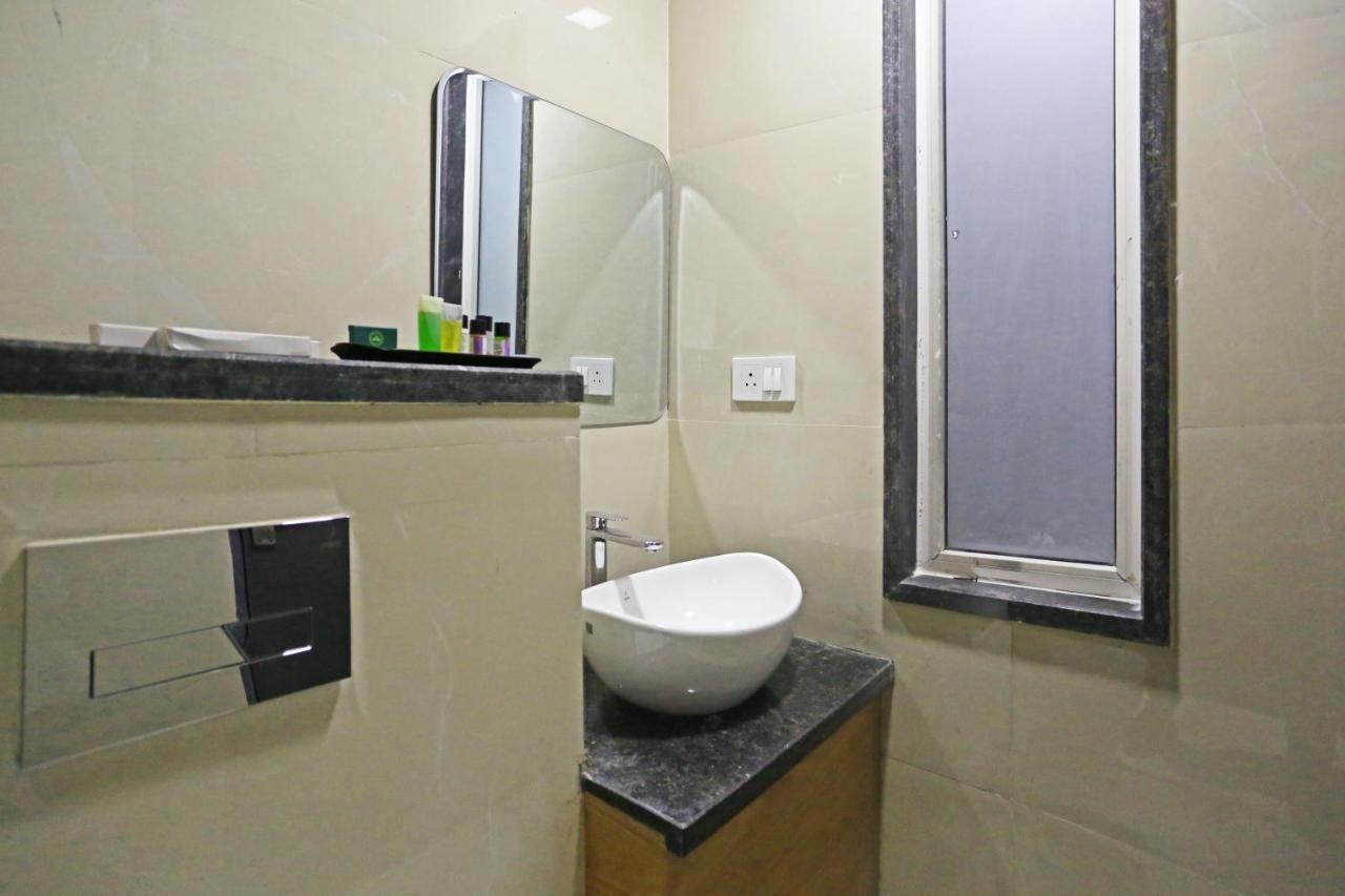 Hotel Apple Villa - Near Delhi Airport With Free Airport Transsfer New Delhi Buitenkant foto