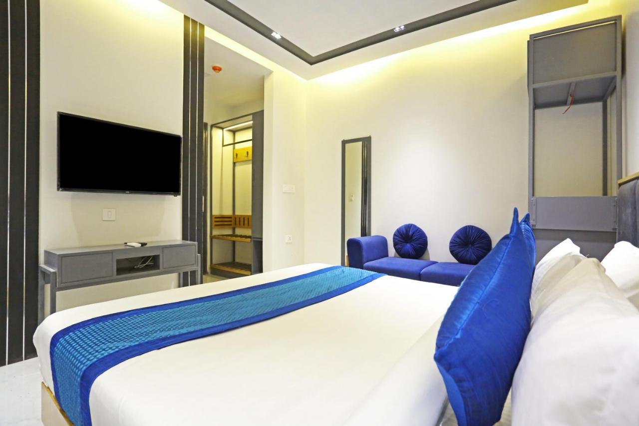 Hotel Apple Villa - Near Delhi Airport With Free Airport Transsfer New Delhi Buitenkant foto