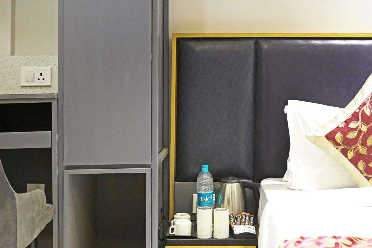 Hotel Apple Villa - Near Delhi Airport With Free Airport Transsfer New Delhi Buitenkant foto