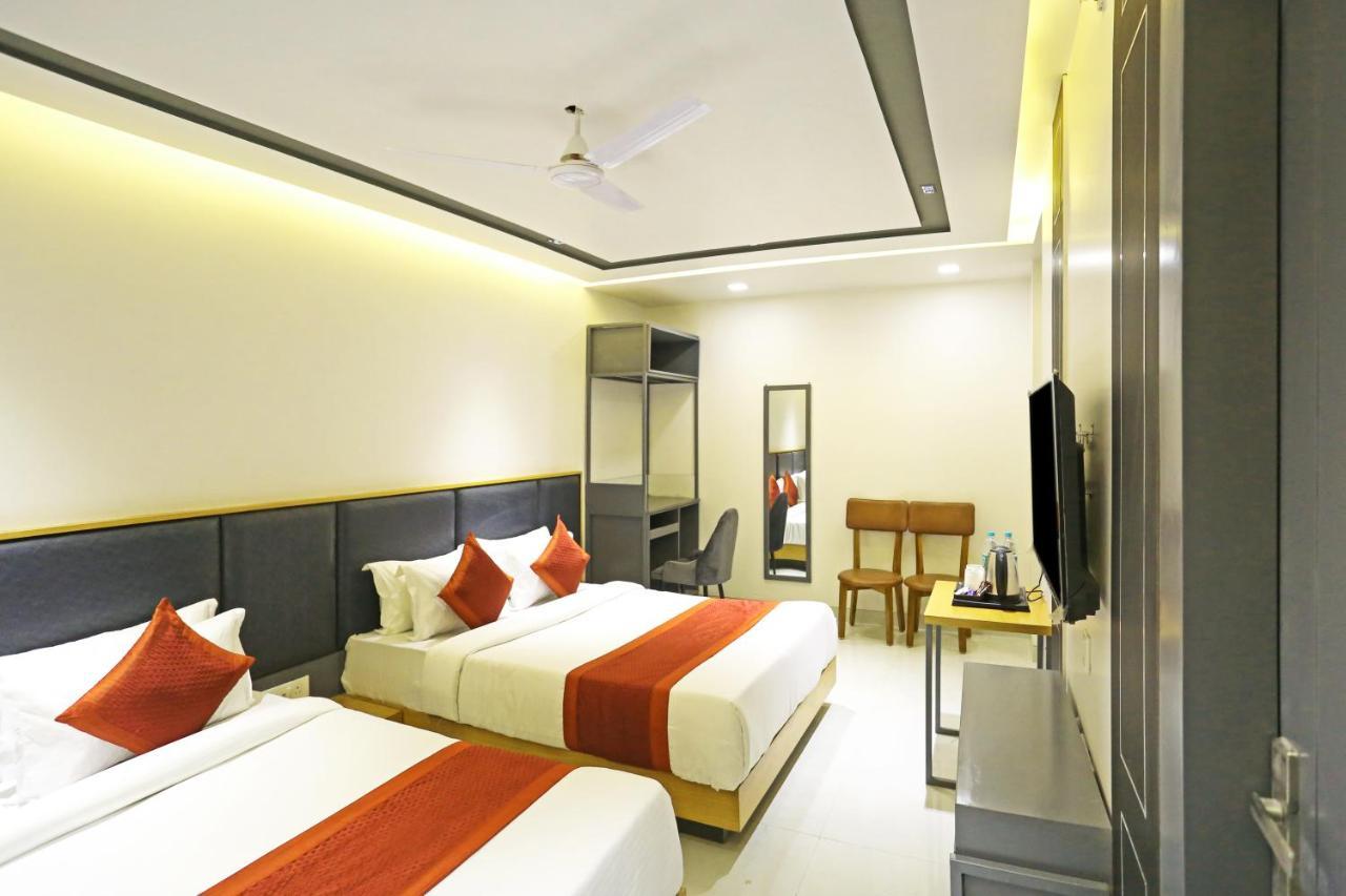 Hotel Apple Villa - Near Delhi Airport With Free Airport Transsfer New Delhi Buitenkant foto