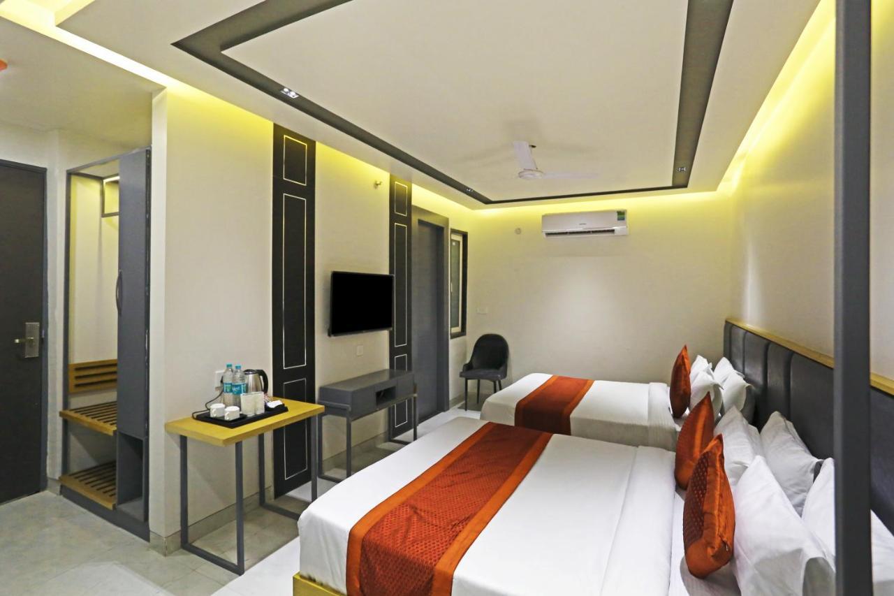 Hotel Apple Villa - Near Delhi Airport With Free Airport Transsfer New Delhi Buitenkant foto